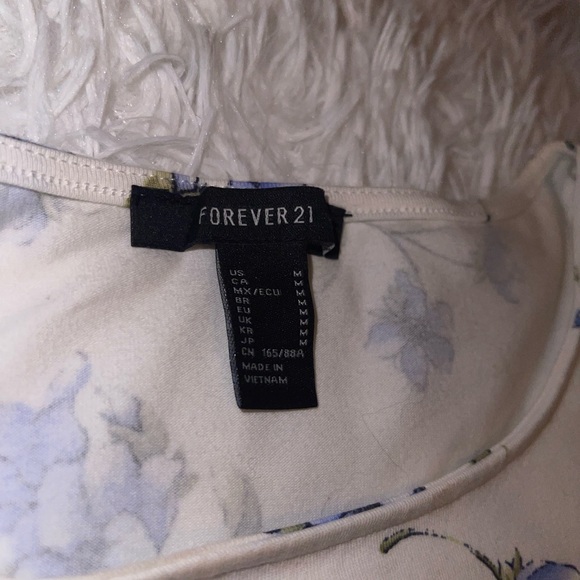 New Forever 21 floral stretchy shirt. Size M. - Picture 2 of 4